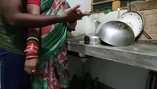 Mutfakta Çalışan Yengemi Zorla Yatak Odasına Götürdüm