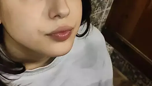 genç komşumun sıkı amcık deepthroat ve işemek