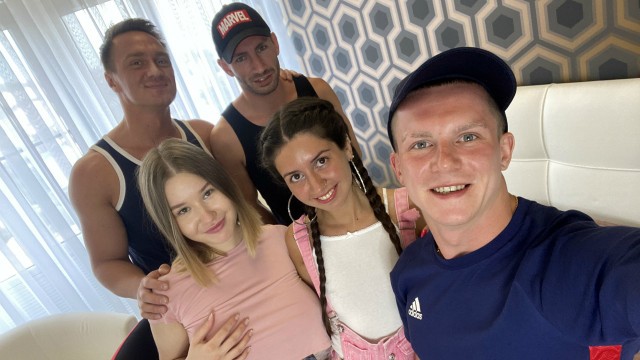 Üç arkadaş plajdan düşürdükleri