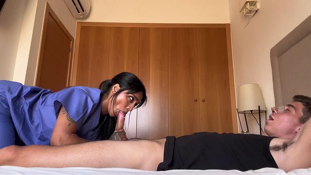 Büyük göğüslü hemşire, hastasının hastanede içine boşalmasına izin veriyor - Yasmina Khan - Brady Bud