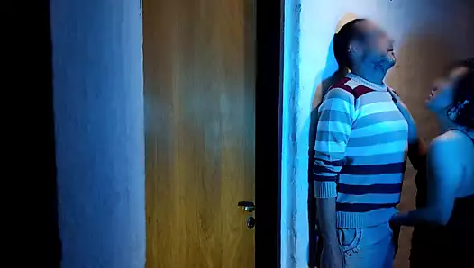 Kocam Beni Yabancılara Siktirmekten Keyif Alıyor