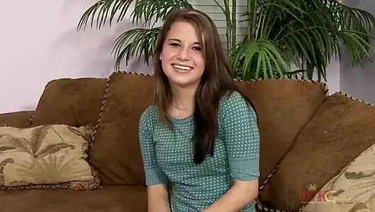 Bu masum güzel artık bakire değil