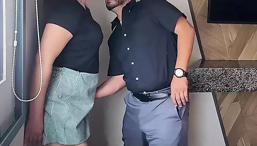 İtaatkar sürtük seks oyuncağı ile zevkin doruklarına ulaşıyor 